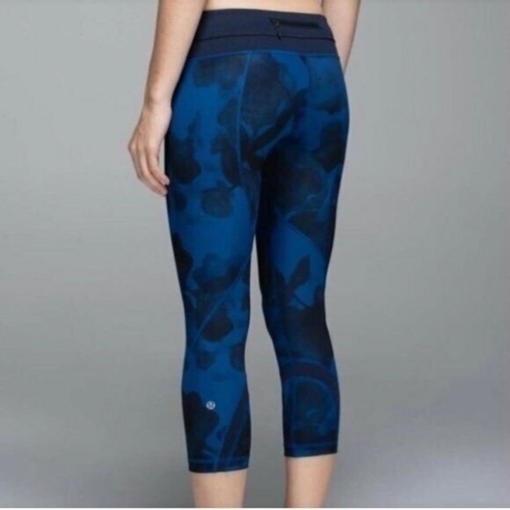 EUC LULULEMON Run Inspire Jumbo Inky Floral blue black crop size 4